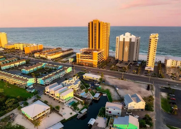 Holiday home Family Getaway! Blue W Pool! 4min Walk To Beach!