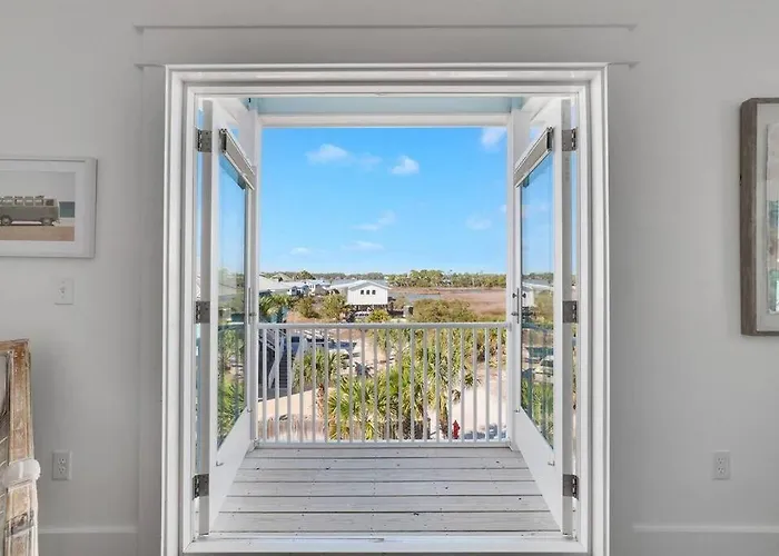 Family Getaway! Blue W Pool! 4min Walk To Beach! Holiday home *