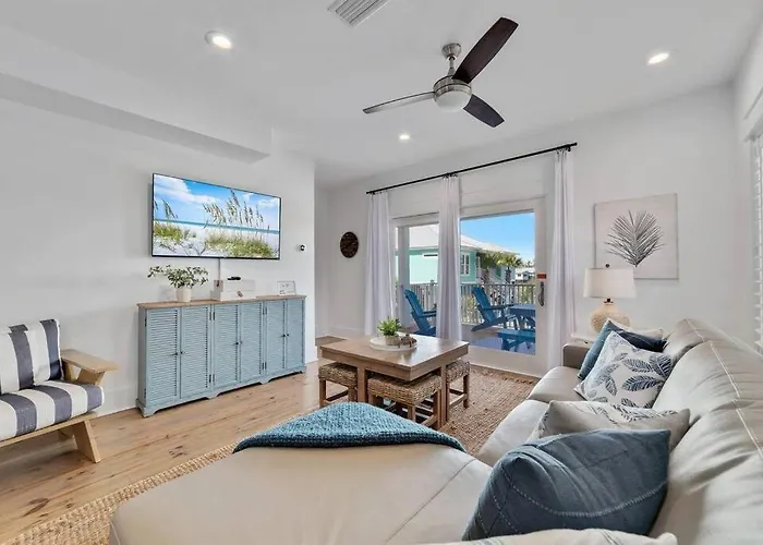 Holiday home Family Getaway! Blue W Pool! 4min Walk To Beach!