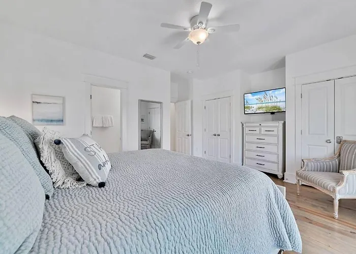 Family Getaway! Blue W Pool! 4min Walk To Beach! Holiday home *