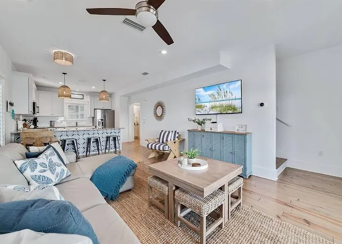 Holiday home Family Getaway! Blue W Pool! 4min Walk To Beach! *