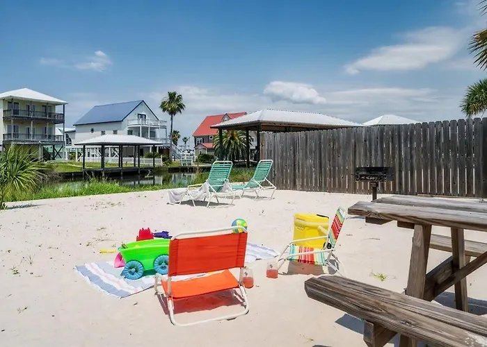 Holiday home Family Getaway! Blue W Pool! 4min Walk To Beach! *