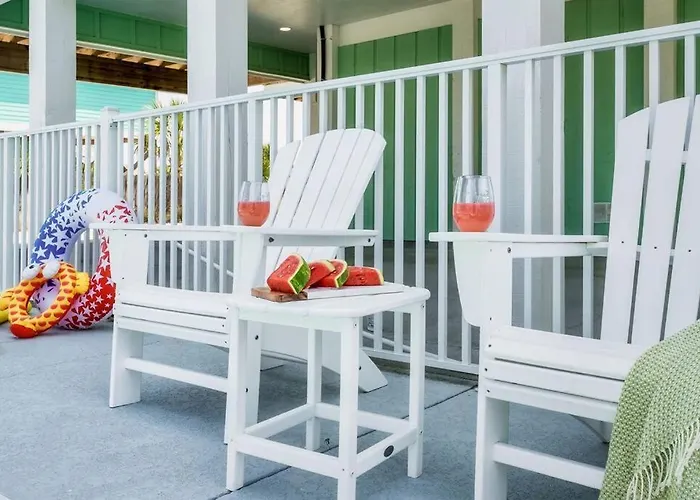 Family Getaway! Blue W Pool! 4min Walk To Beach!