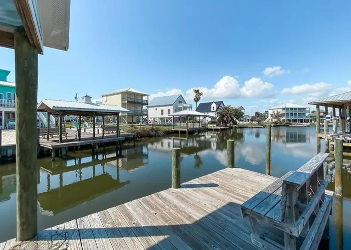 Family Getaway! Blue W Pool! 4min Walk To Beach! Holiday home