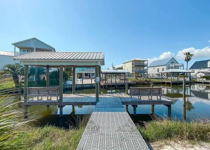 Family Getaway! Blue W Pool! 4min Walk To Beach! Holiday home