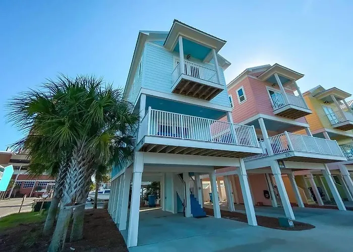 Holiday home Family Getaway! Blue W Pool! 4min Walk To Beach! *