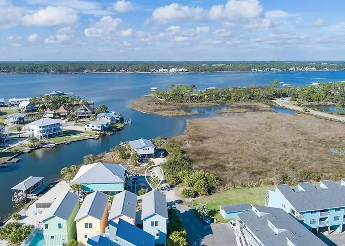 Family Getaway! Blue W Pool! 4min Walk To Beach!
