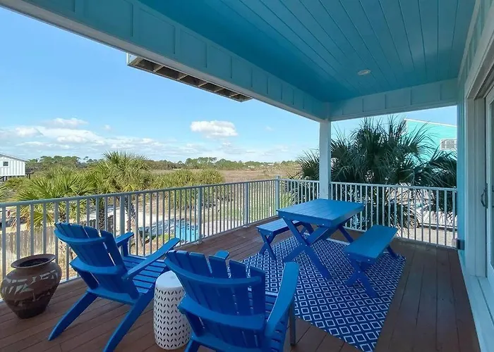 Family Getaway! Blue W Pool! 4min Walk To Beach! Holiday home