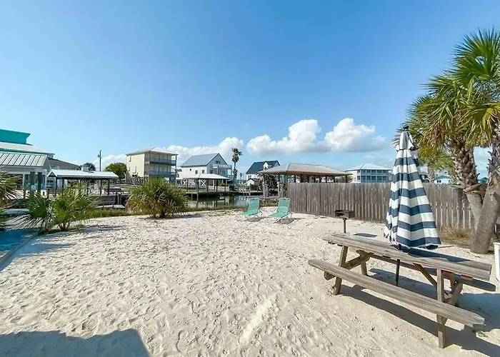 Family Getaway! Blue W Pool! 4min Walk To Beach!